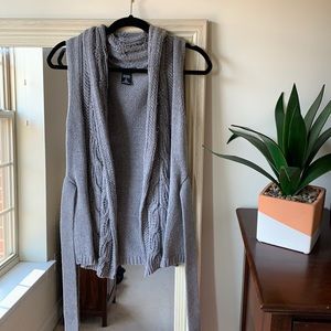 NEW YORK & COMPANY gray sweater cardigan vest with tie at waist (S) ✨